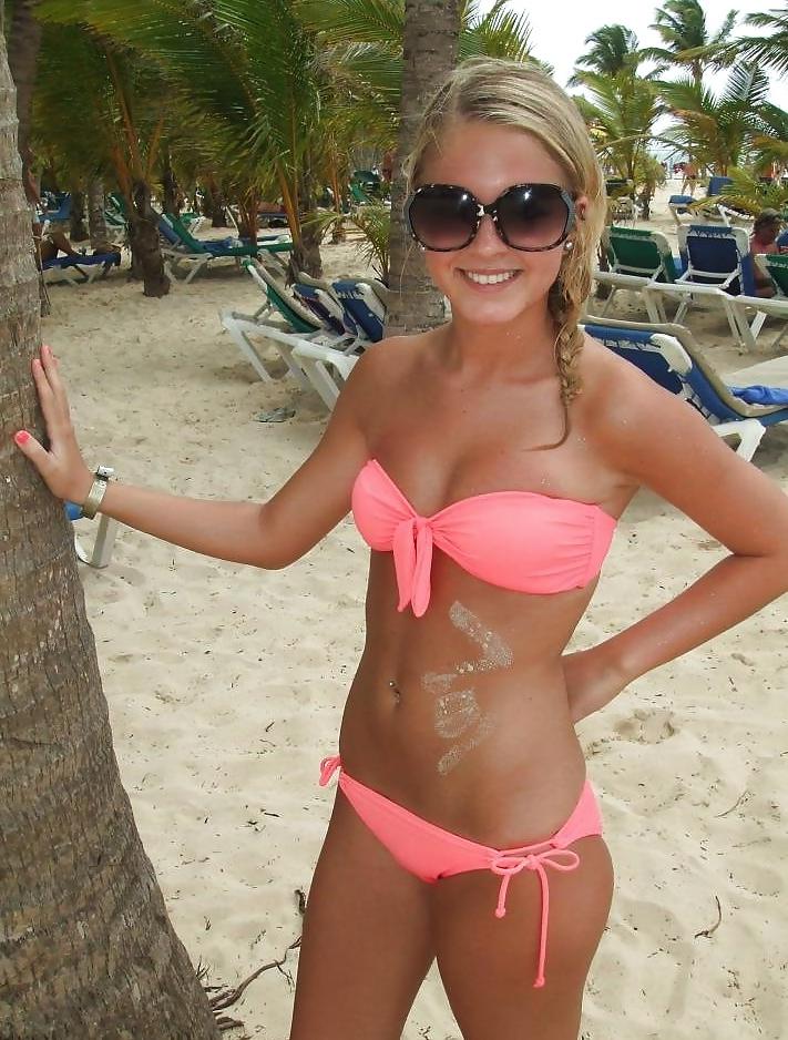 24P Girls in Bikinis 20