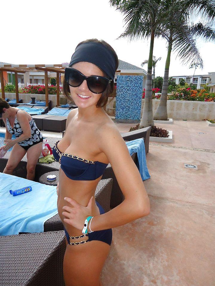 24P Girls in Bikinis 20