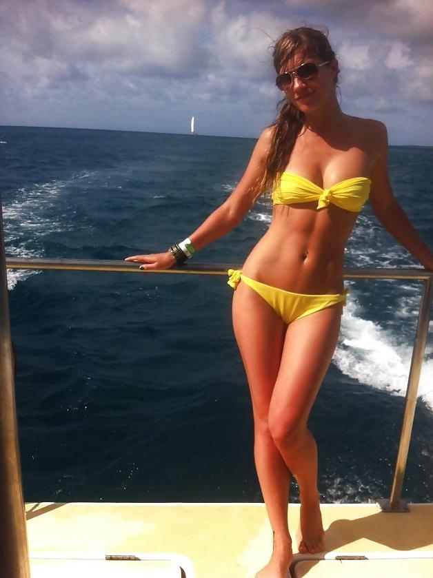 24P Girls in Bikinis 20