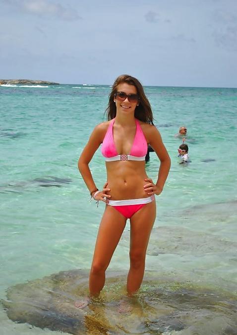 24P Girls in Bikinis 20