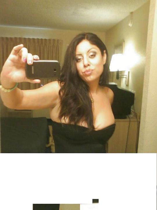 11P Thick latina milf