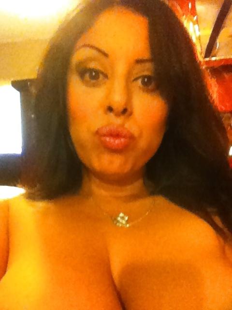 11P Thick latina milf