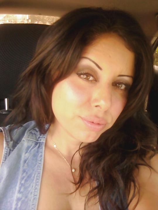 11P Thick latina milf