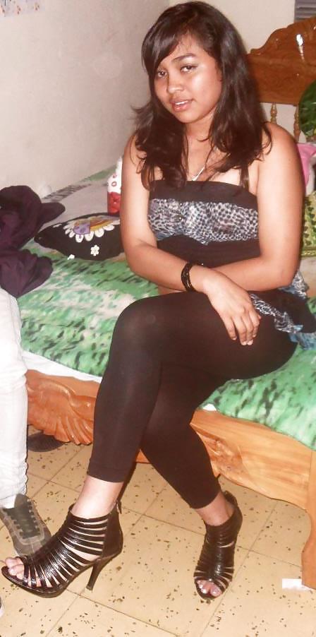 13P Sexy latina