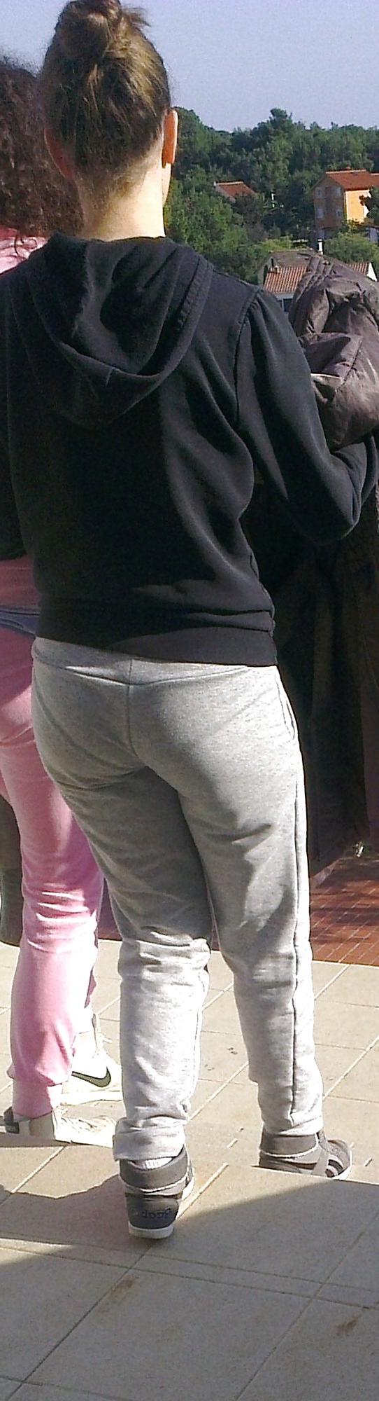 10P Amateur school ass photos