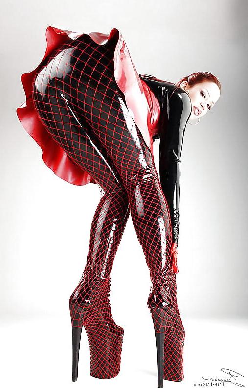 25P GIRLS IN LATEX