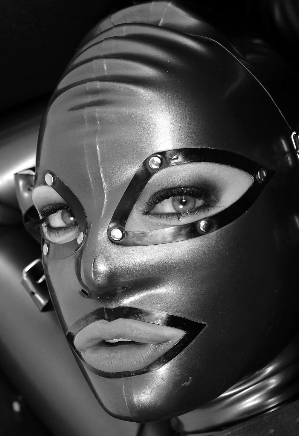 9P Latex blowjob.... 