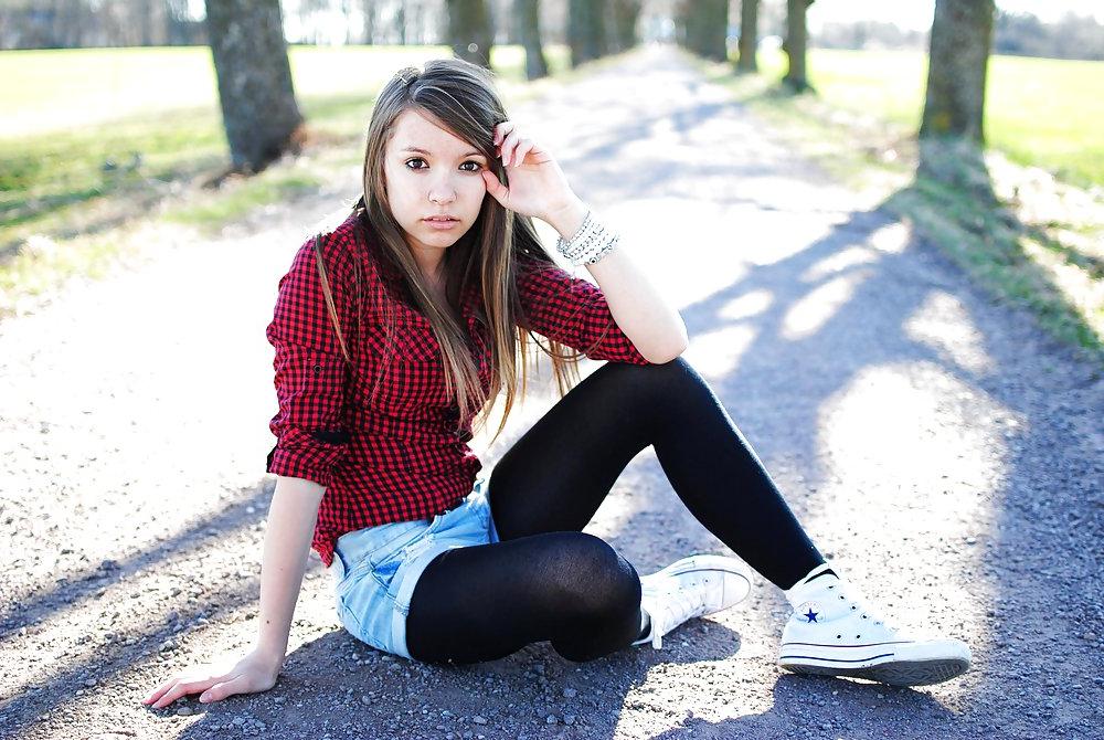 25P Teens in nylons and shorts