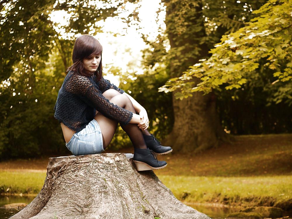 25P Teens in nylons and shorts