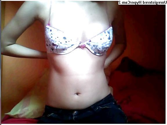 25P Petite chienne a la cam