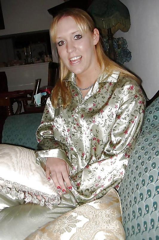 25P Single girl in Satin Pajama
