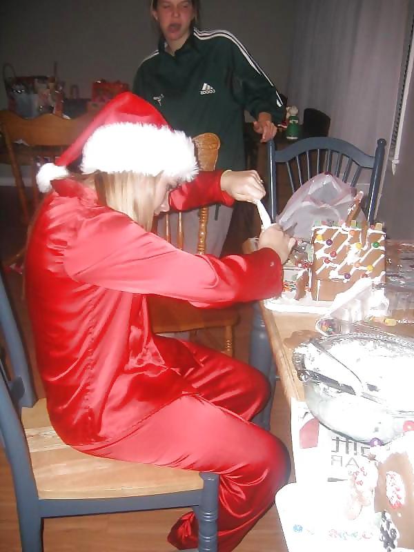 25P Single girl in Satin Pajama