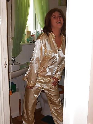 25P Single girl in Satin Pajama