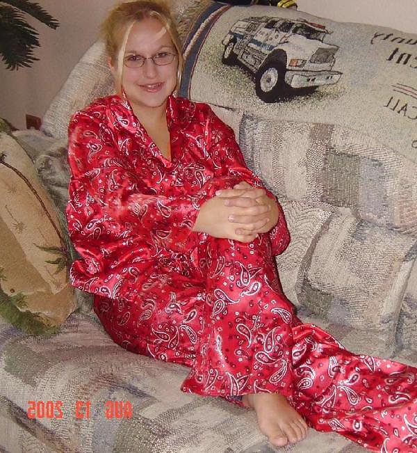 25P Single girl in Satin Pajama
