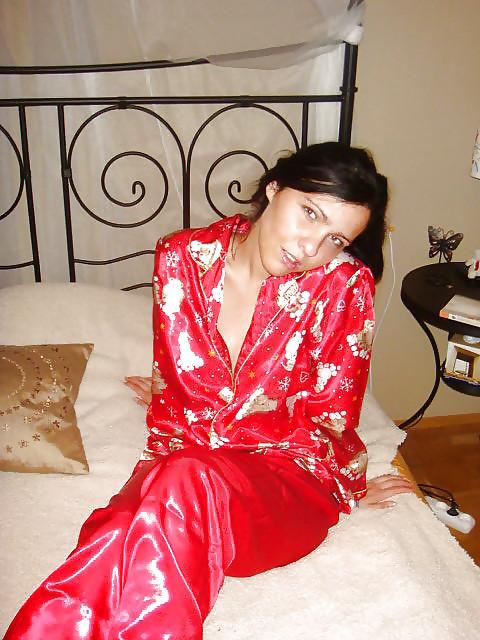 25P Single girl in Satin Pajama
