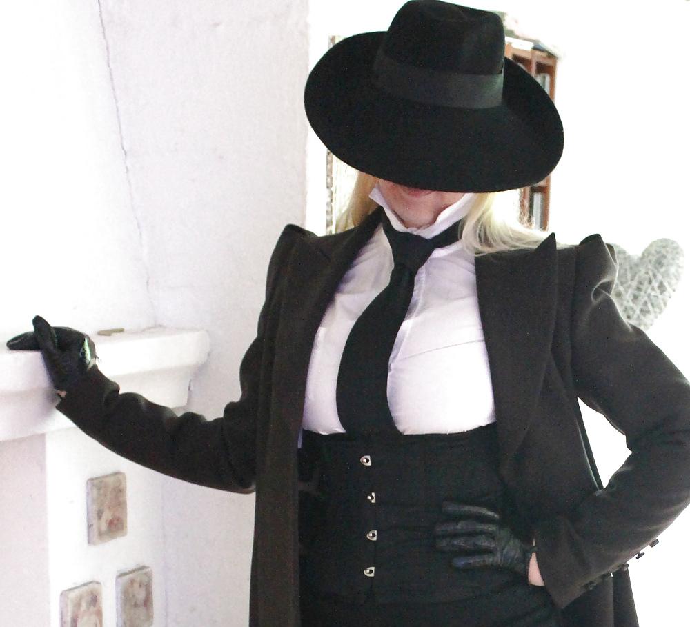 25P Femdom - Mistress - Diva  Blouse Collar Turned UP
