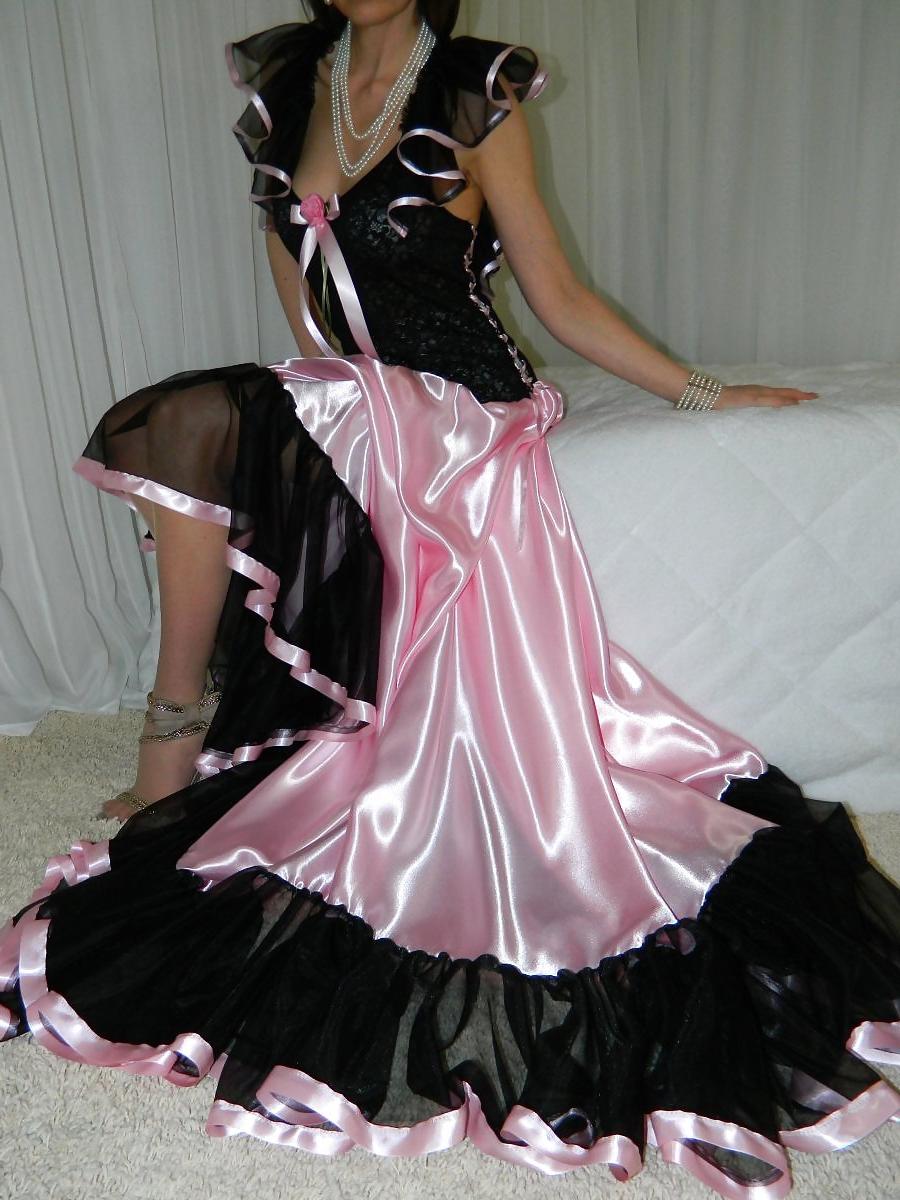 8P Satin nightgown in pink and black