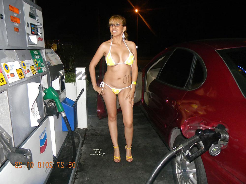 10P Latina milf pumping gas