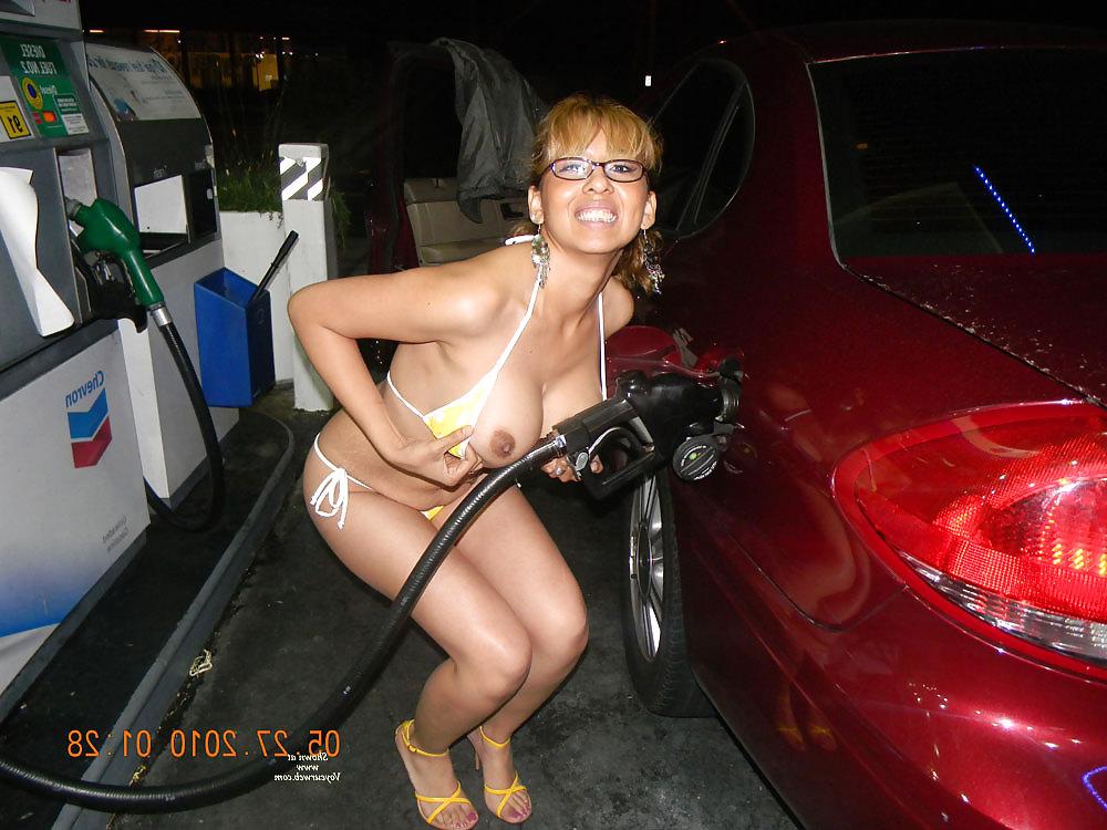 10P Latina milf pumping gas