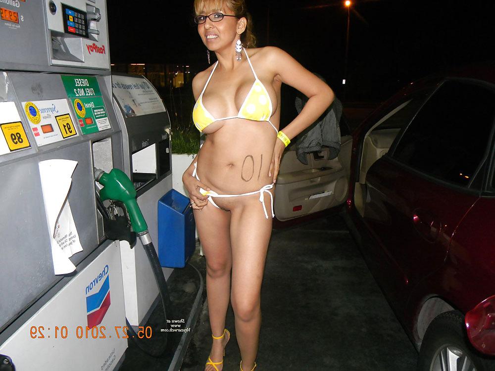 10P Latina milf pumping gas