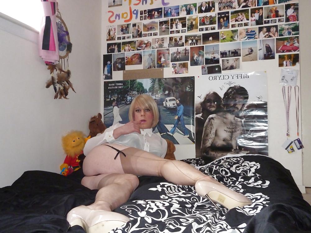 25P Tgirl Holly in ff nylon stockings