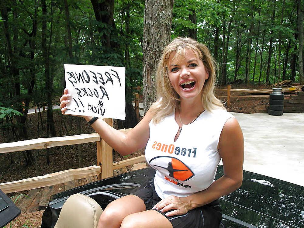 25P T-SHIRT BABE - VICKY VETTE 