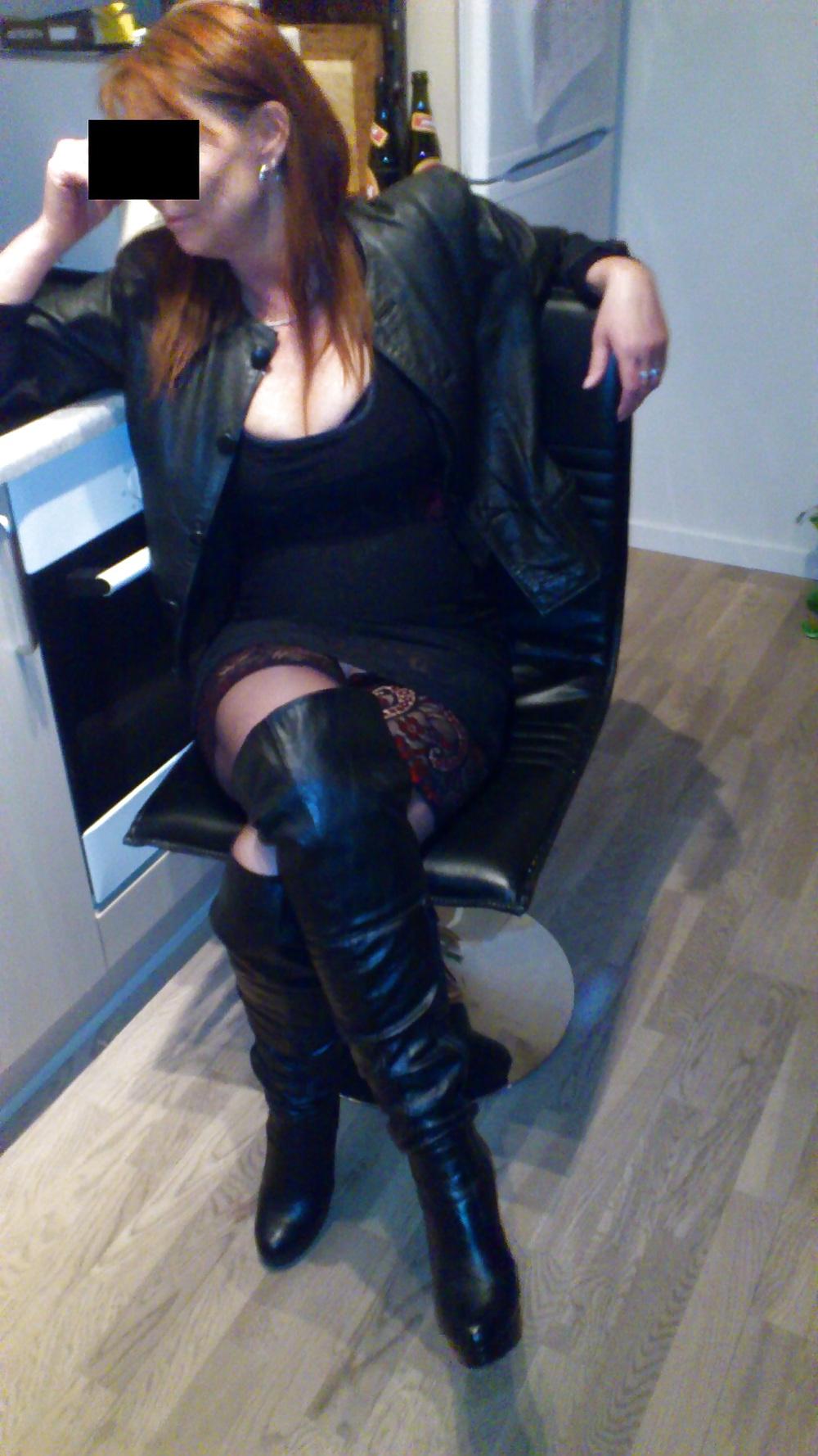 15P Wife in stockings