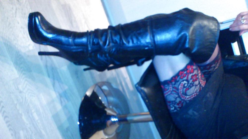 15P Wife in stockings