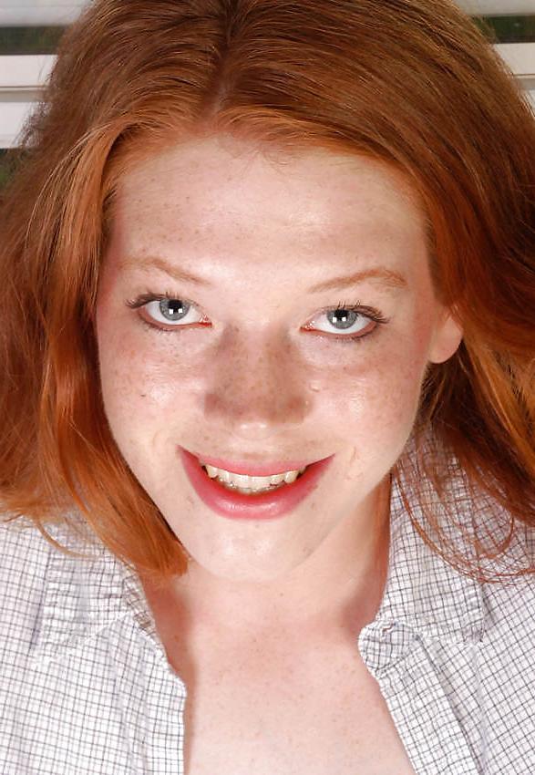20P Hairy Redhead Spreads Her Snatch