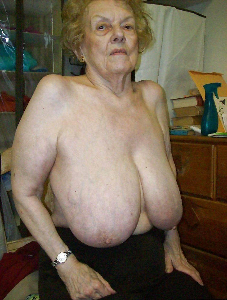 25P Saggy moms