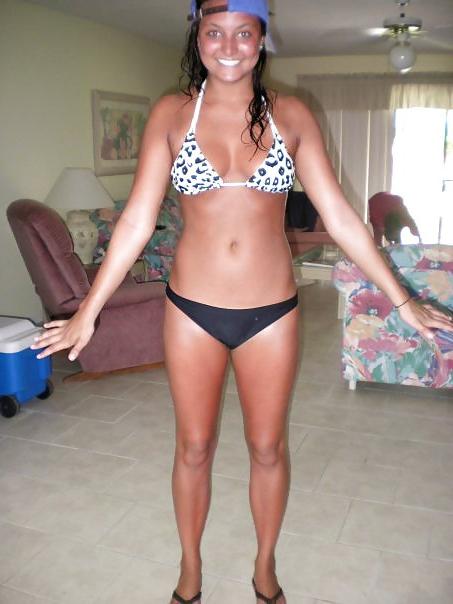 25P Girls in Bikinis 25
