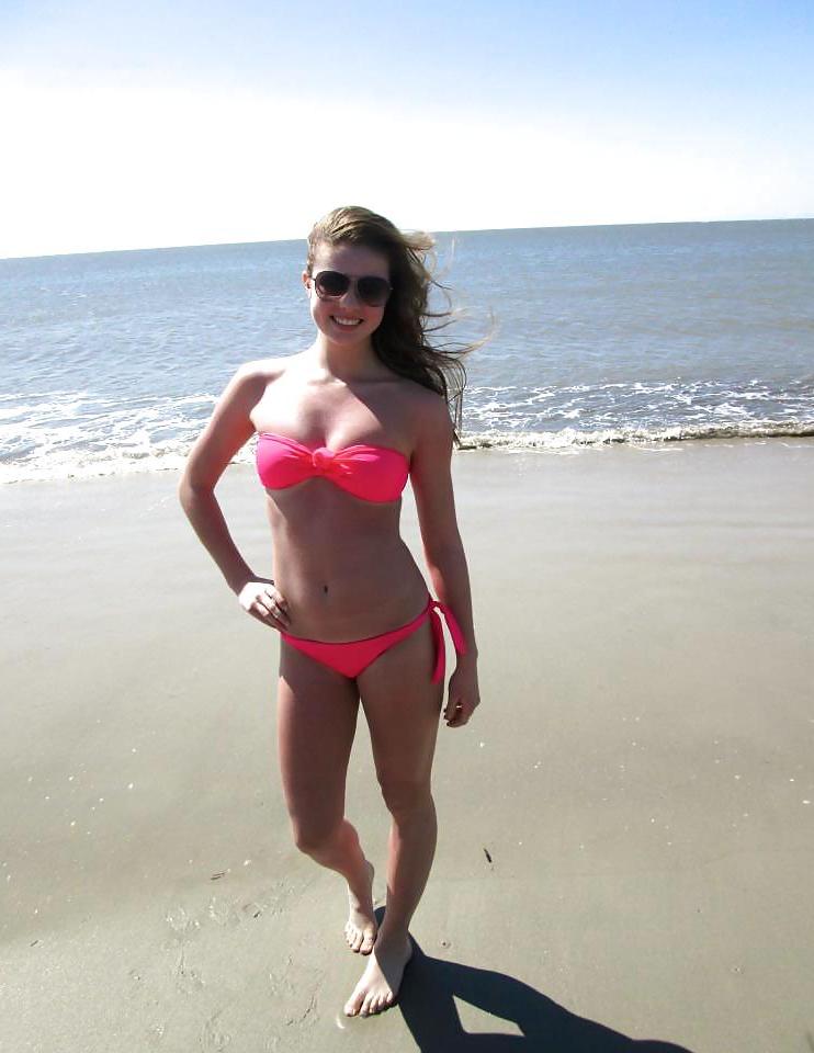 25P Girls in Bikinis 25