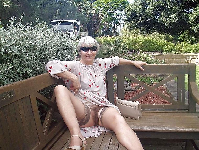 20P Hairy puissy upskirt outdoor