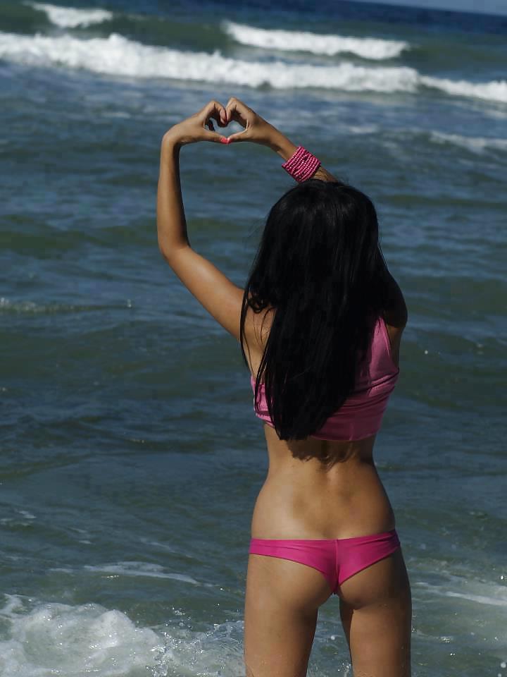 25P Bulgarian amateur girls ass pt.3