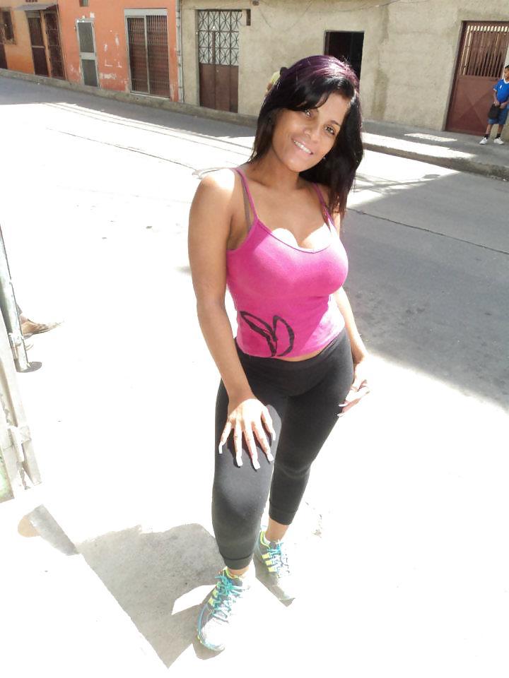 16P Sexy latina