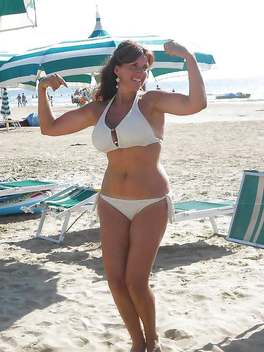 25P Sluts in white bikinis