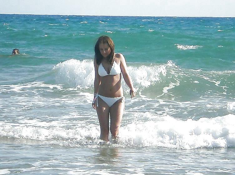 25P Sluts in white bikinis