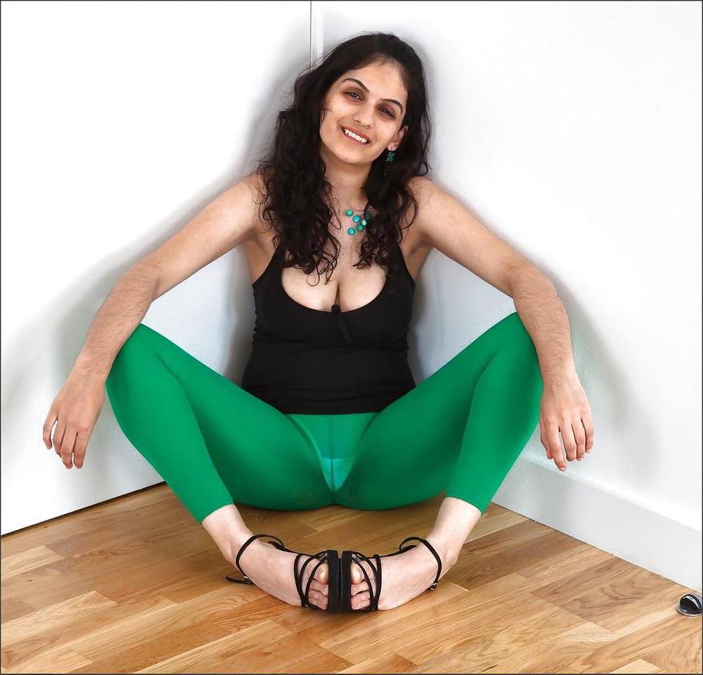 25P HAIRY PAKISTANI RANI