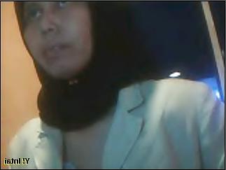 9P Hijab mom webcam