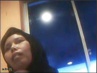 9P Hijab mom webcam