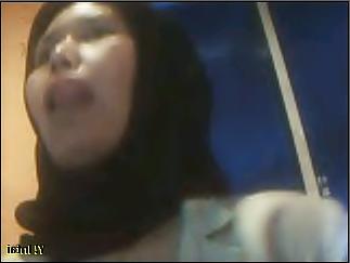 9P Hijab mom webcam