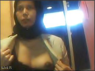 9P Hijab mom webcam