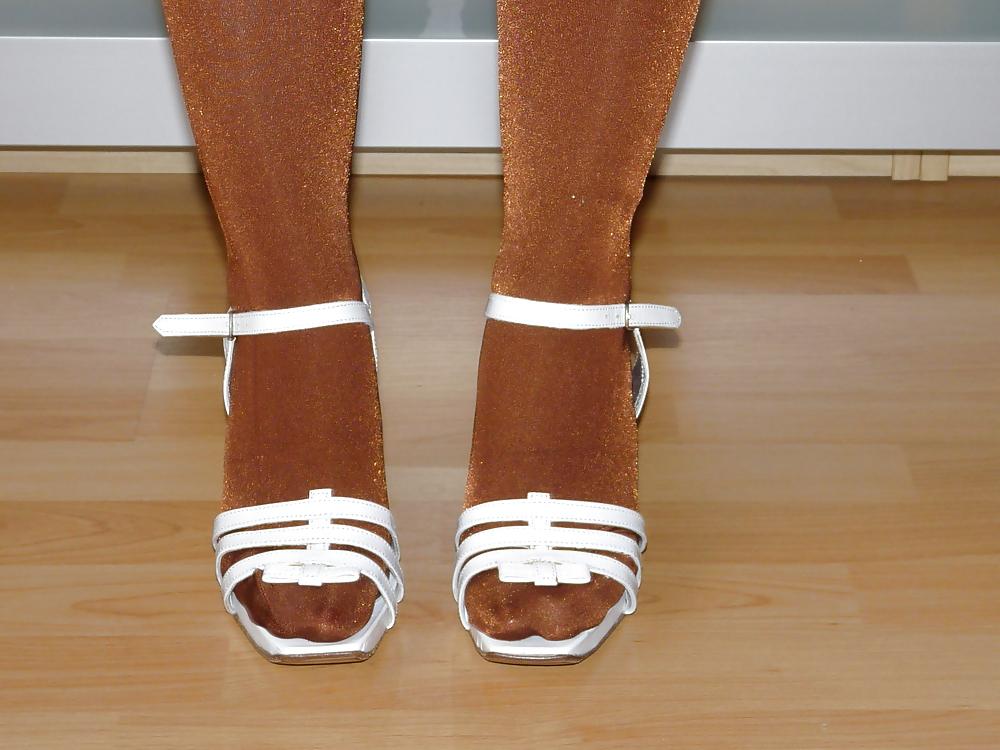 5P Wifes white heels brown shiny satin pantyhose