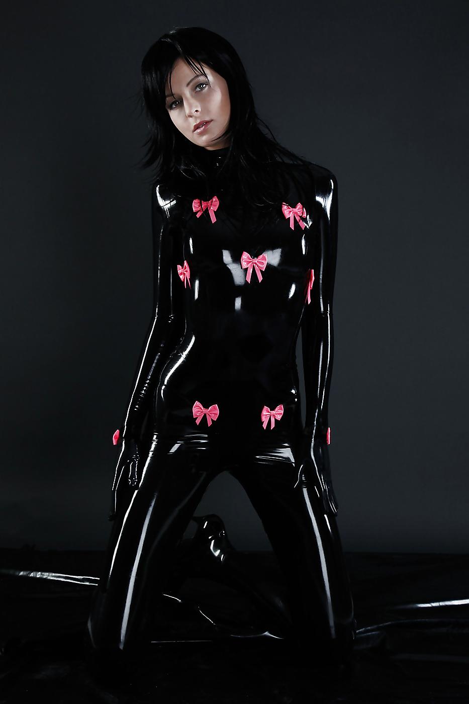 25P Alena in Latex