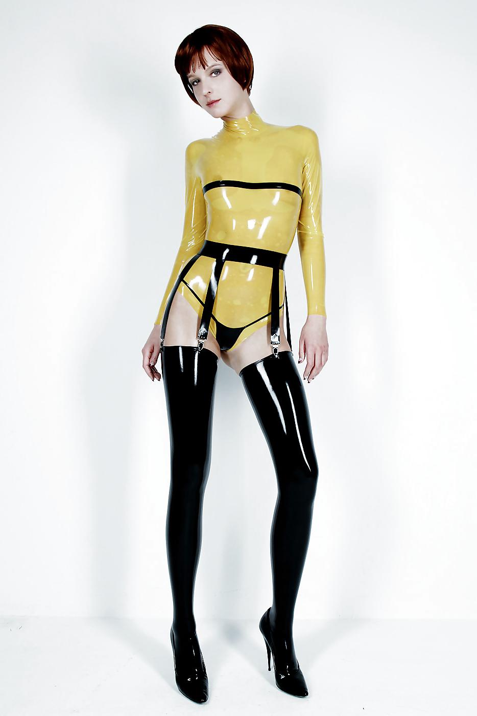 25P Alena in Latex