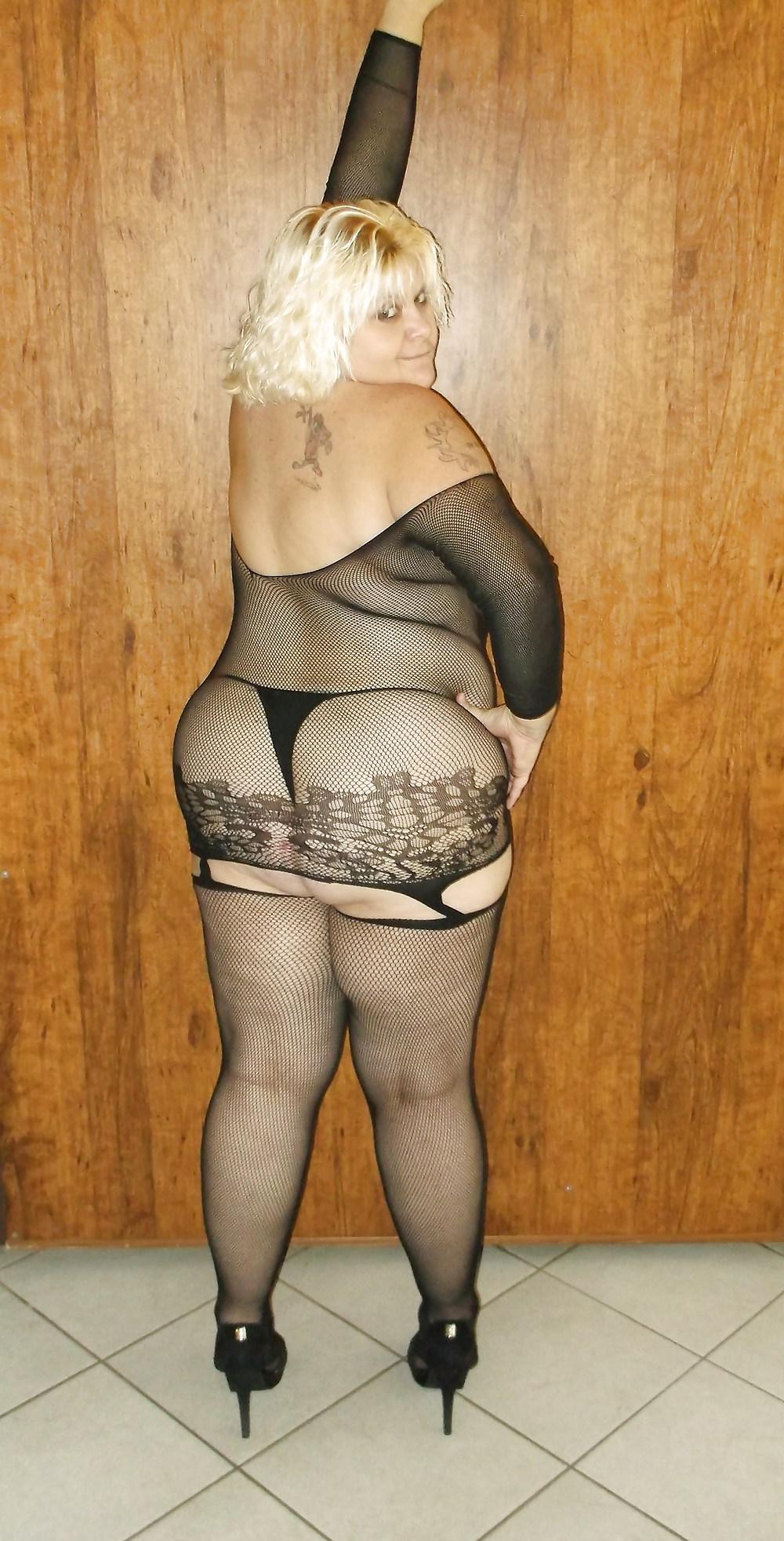 25P Fishnet  photo shoot
