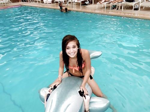 25P Girls in Bikinis 18