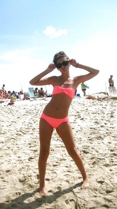 25P Girls in Bikinis 18