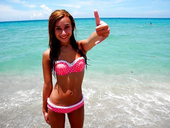 25P Girls in Bikinis 18