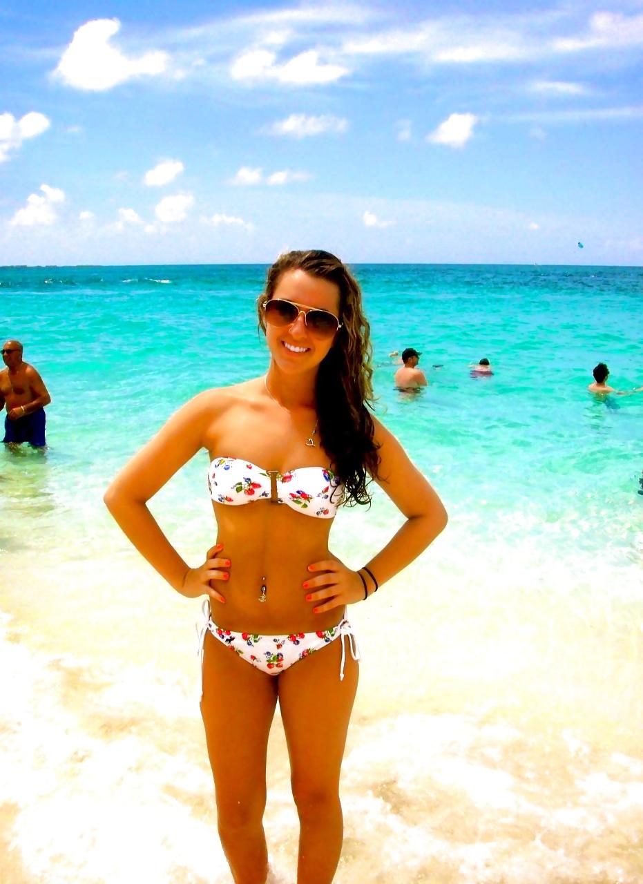 25P Girls in Bikinis 18